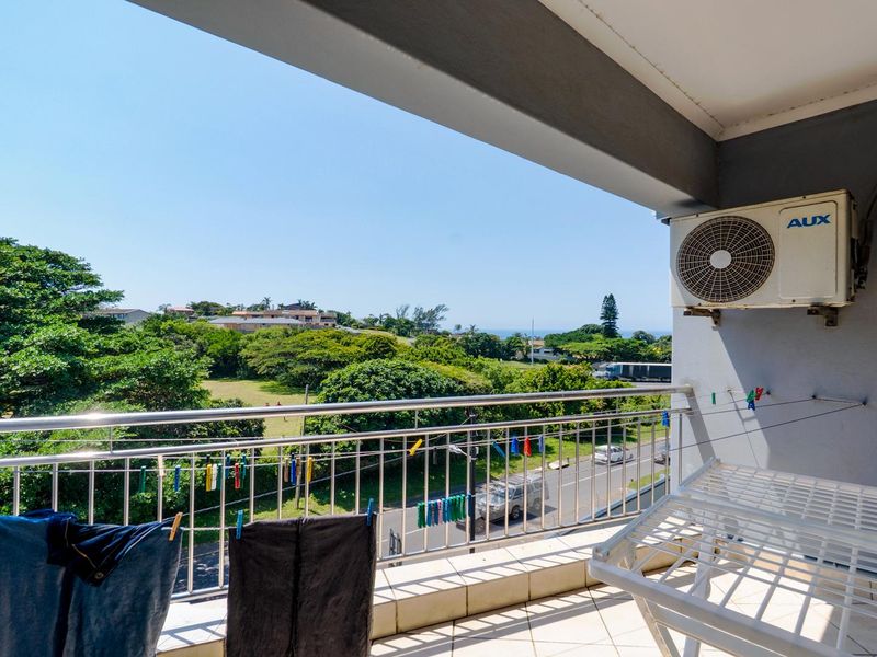 Spacious modern unit with open balcony - Photo 5