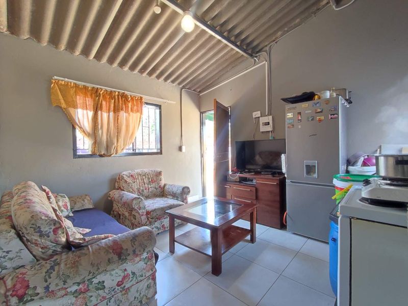 6 Bedroom House for Sale in Cosmo City - Photo 4