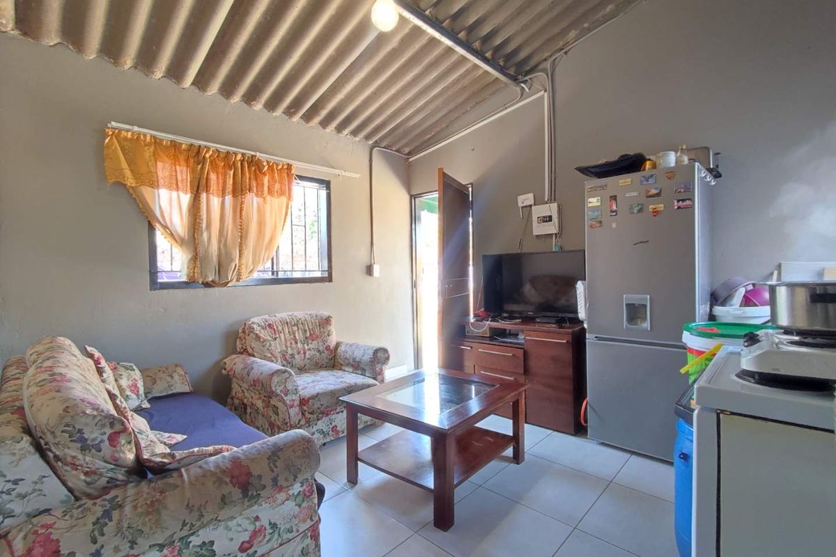 6 Bedroom House for Sale in Cosmo City - Photo 4