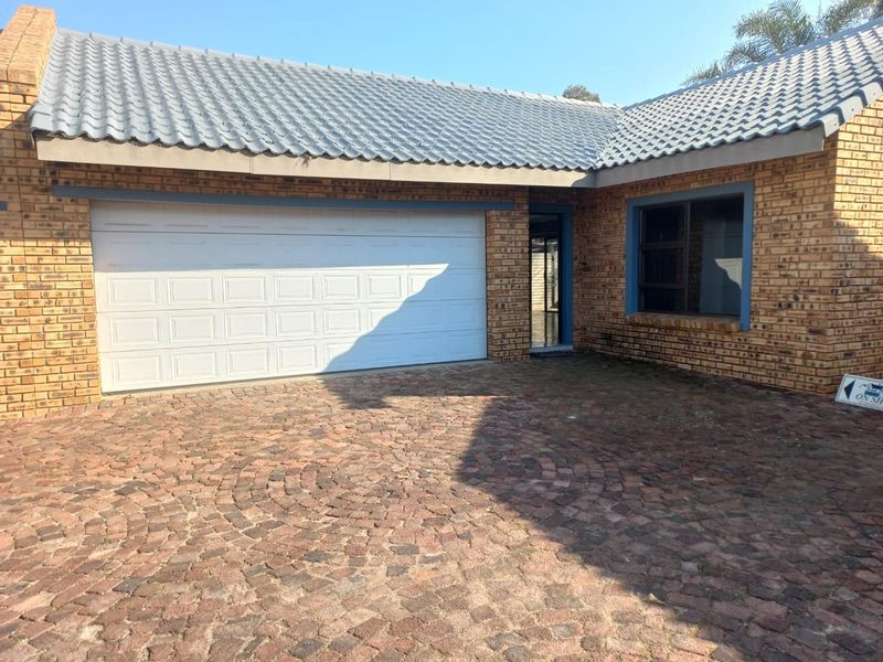 Modern Three Bedroom Full Title Cluster For Sale in Brackenhurst - Photo 1