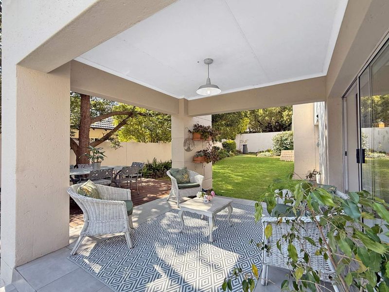 Elegant Family Home in Excellent Estate - Photo 4