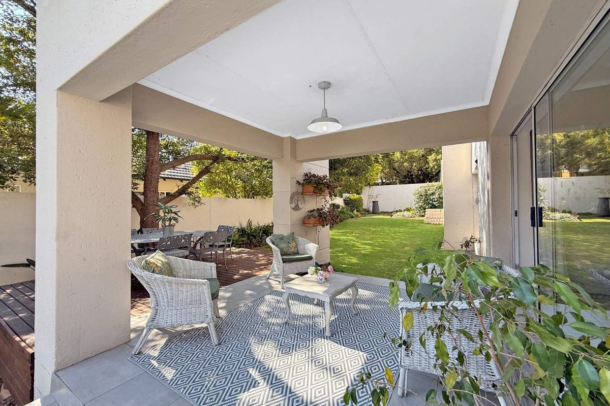 Elegant Family Home in Excellent Estate - Photo 4