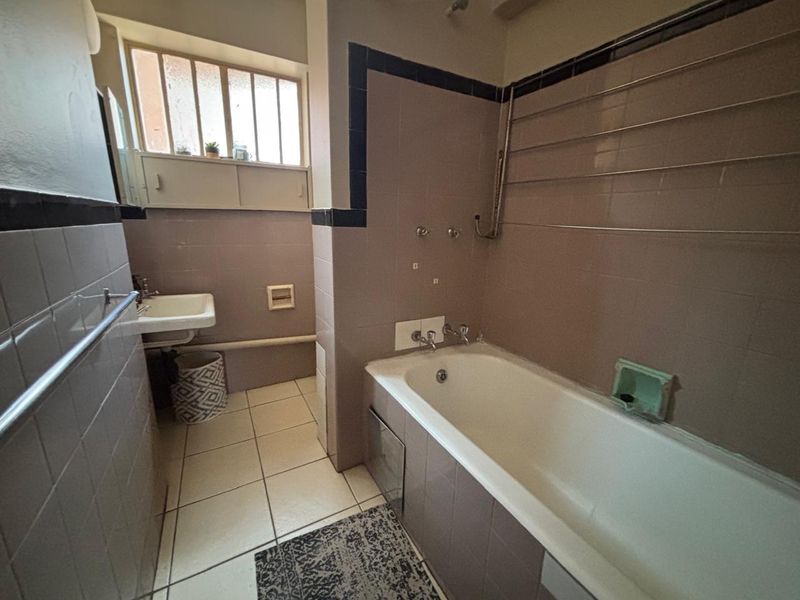 A bachelor Unit for sale in Braamfontein - Photo 6