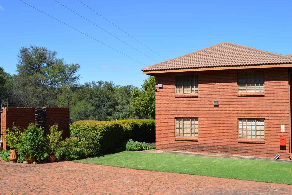 12-unit townhouse complex Investment and income generating opportunity - Photo 4