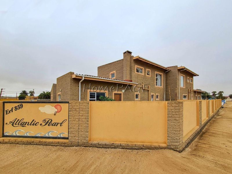 Ext 1, Henties Bay:  3 Bedr Townhouse is for Sale - Photo 2