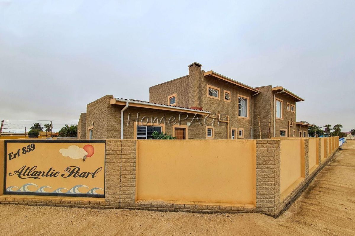 Ext 1, Henties Bay:  3 Bedr Townhouse is for Sale - Photo 2