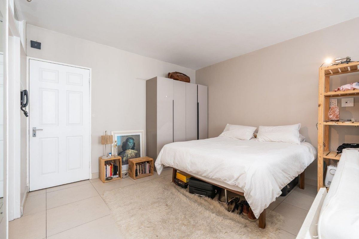 Invest Smart: Airbnb friendly Studio Apartments in Cape Town's Hotspot! - Photo 4