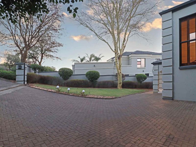Exceptional 3 bedroom home in the sought after Featherbrook Estate. - Photo 7