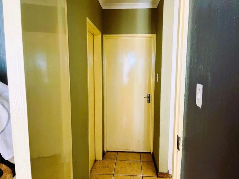 2-Bedroom First-Floor Apartment in Whitney Gardens - Photo 8