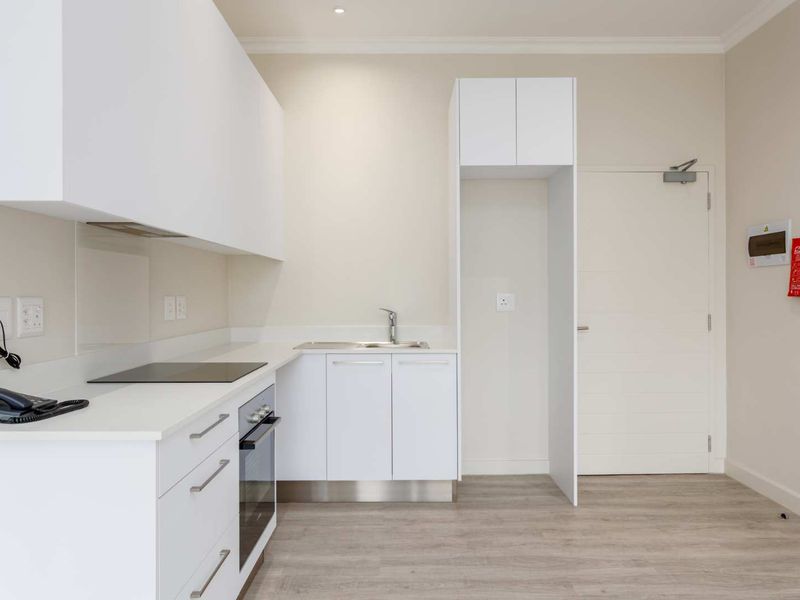 Elegant Two-Bedroom Luxury Suite with Simonsberg Views at Val de Vie Evergreen - Photo 4