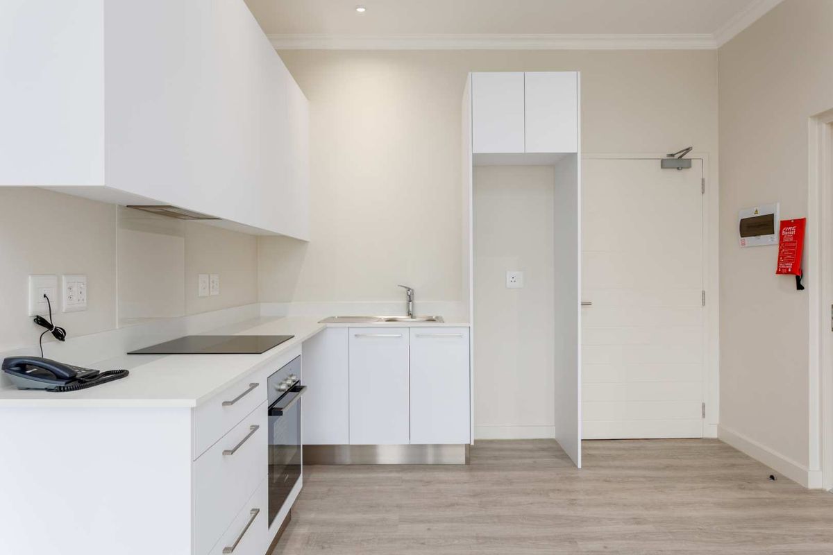 Elegant Two-Bedroom Luxury Suite with Simonsberg Views at Val de Vie Evergreen - Photo 4