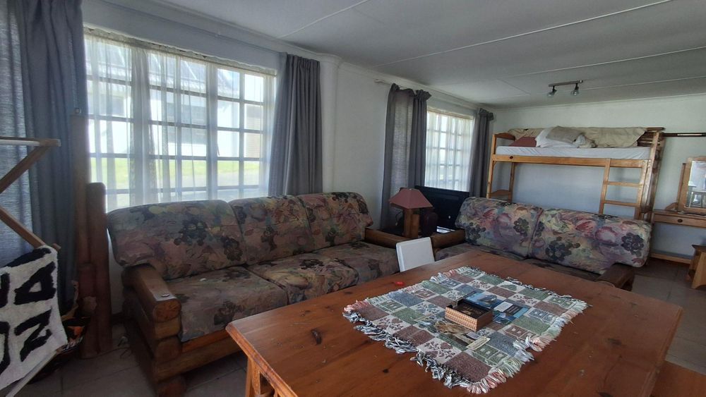 BACHELOR FLAT 