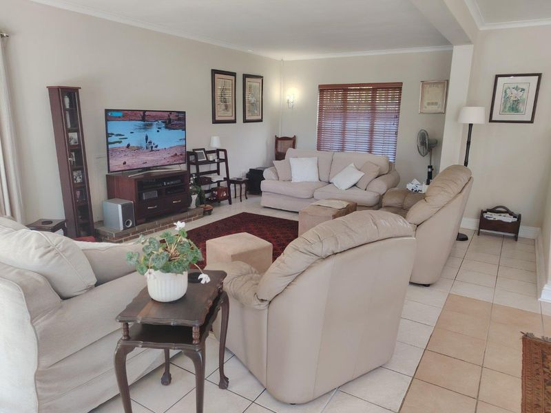 4-Bedroom Townhouse with Loft En Suite on the Prestigious Mt. Edgecombe Golf Estate - Photo 6