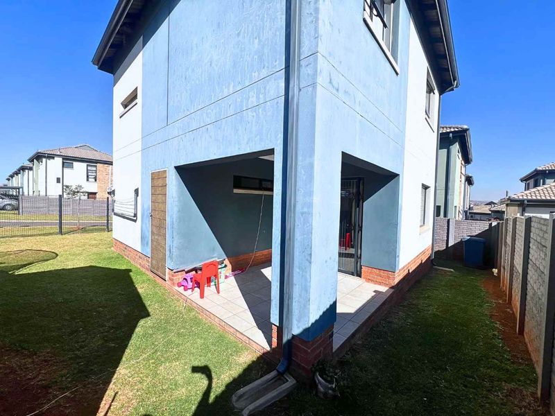 Three Bedroom home in Capital View Estate - Photo 2