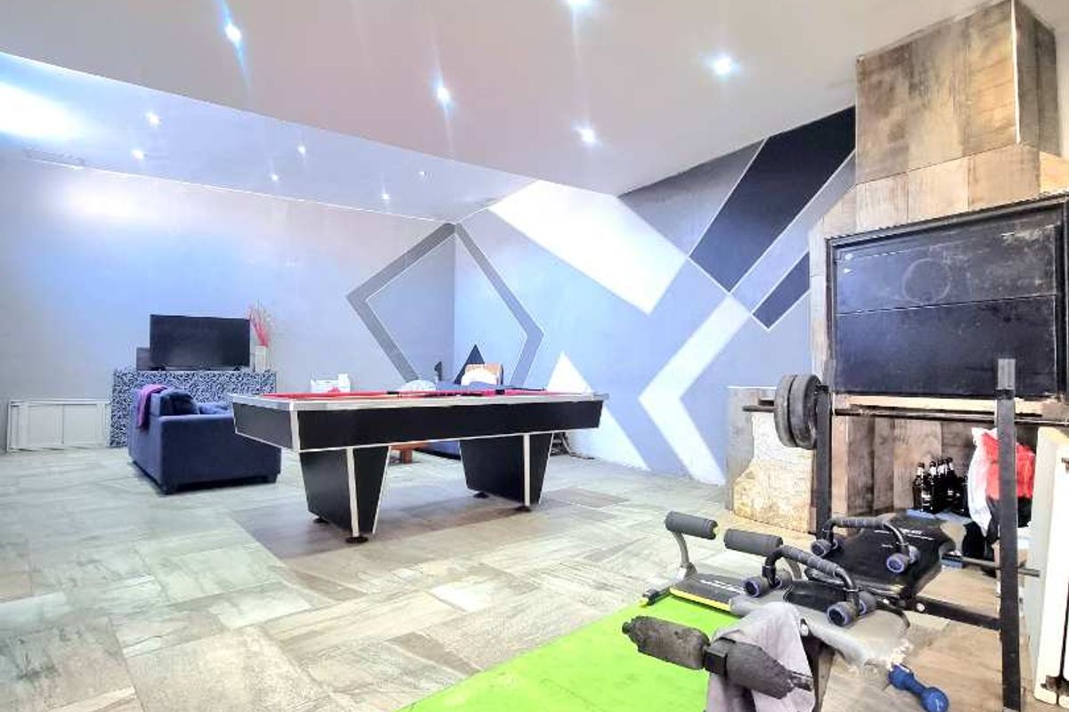 STUNNING HOUSE FOR SALE - Photo 3
