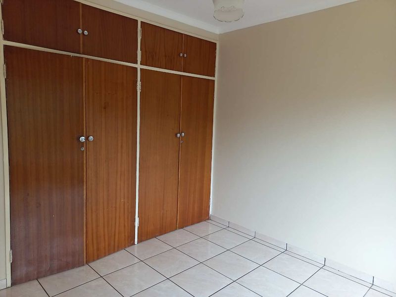 Top stack unit in a popular complex - Photo 8