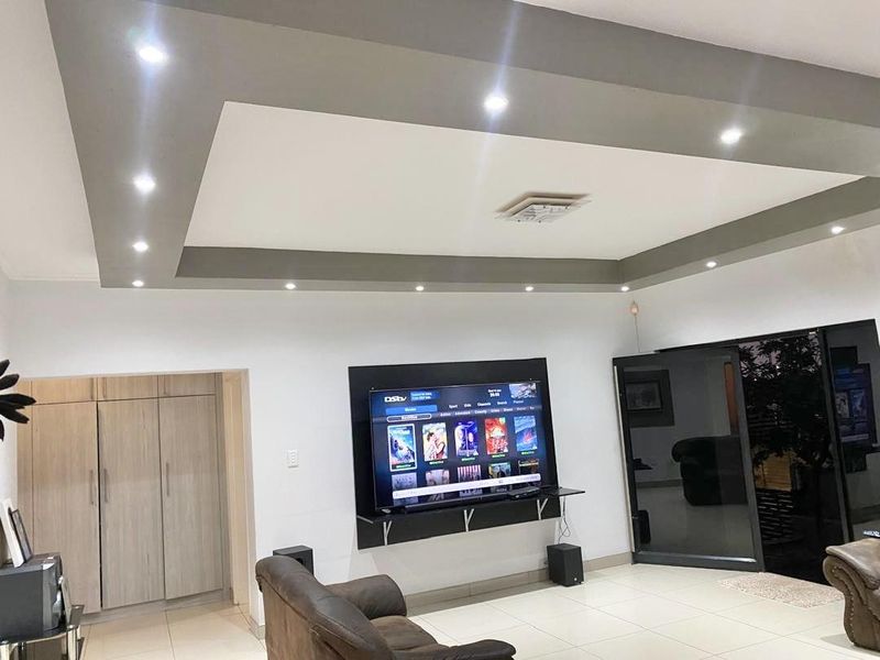 2 Bedrooms House For Sale in Otjomuise - Photo 3