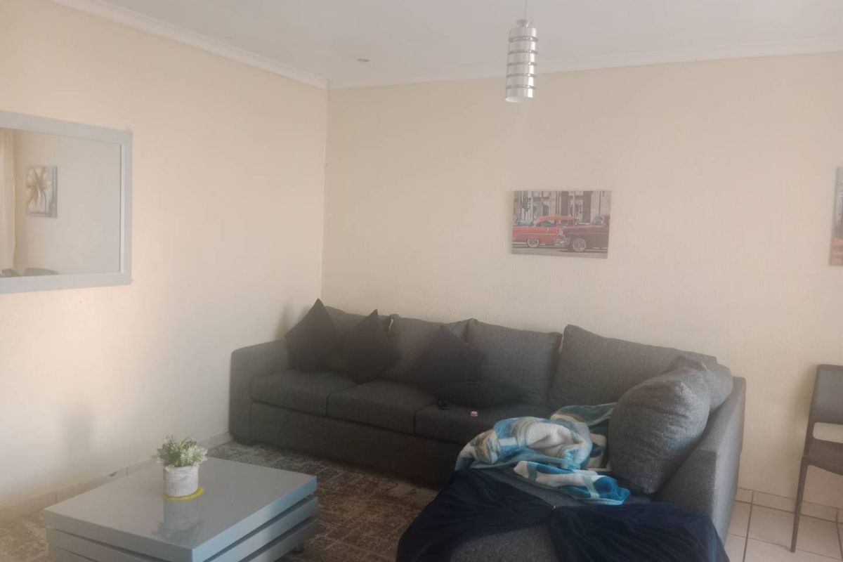 Comfortable 3 Bedroom Simplex To Let - Photo 4