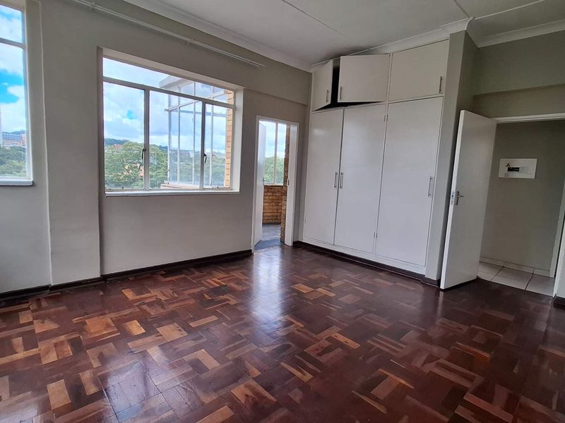 Spacious 2 Bedroom Shared Unit Available for Rent - Photo 9