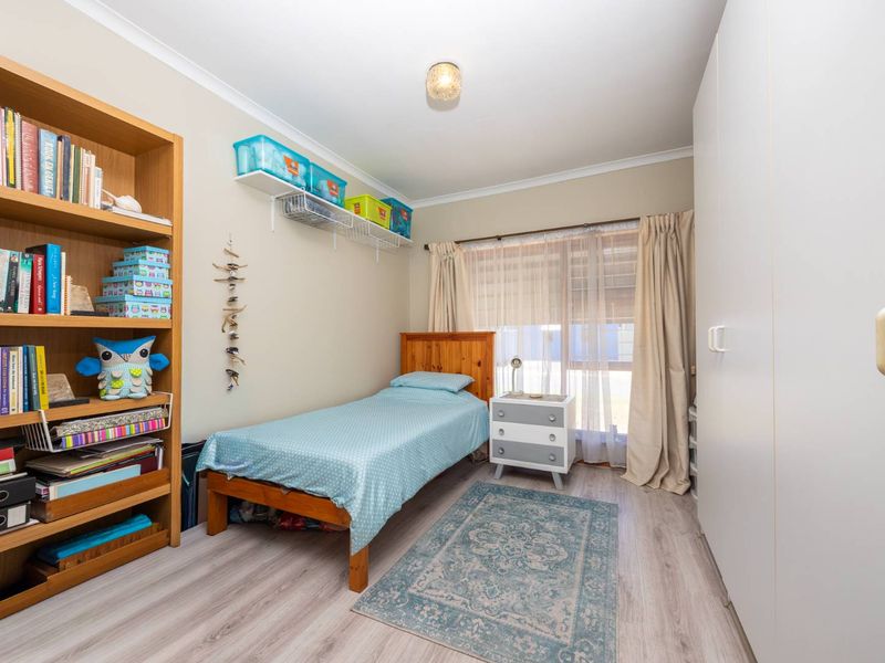 An Exceptionally Versatile Family Residence. - Photo 10