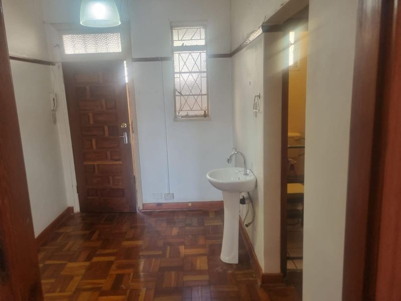 Currie Road - Spacious Apartment - Photo 9
