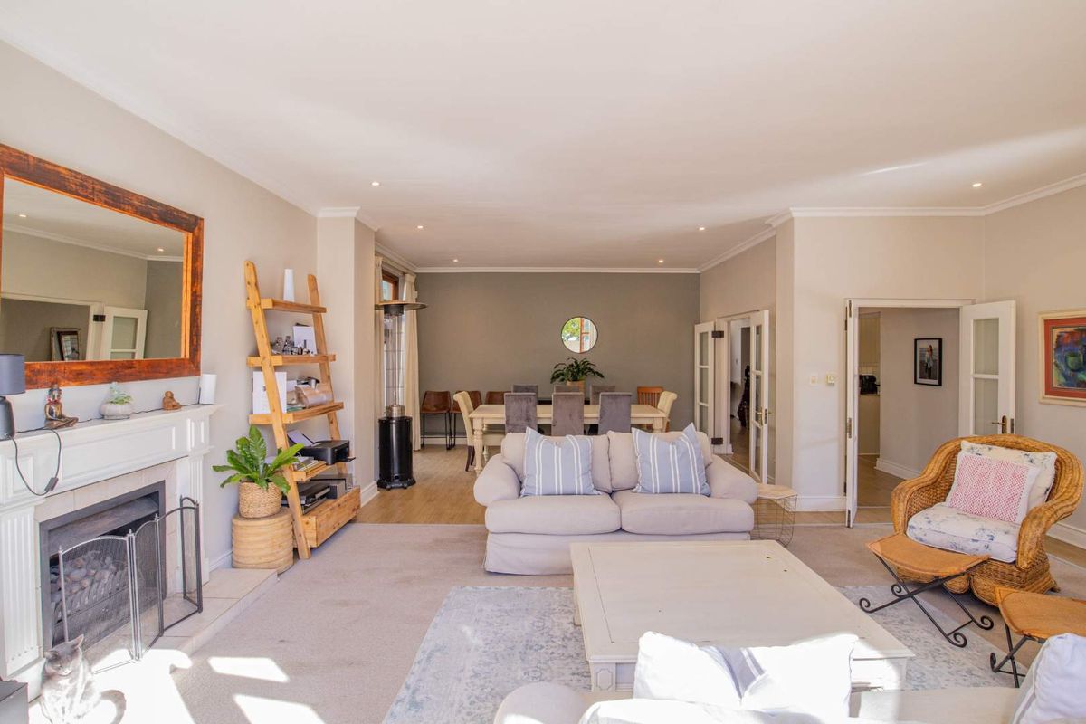 Beautifully Appointed 4 Bedroom Family Home - Photo 2