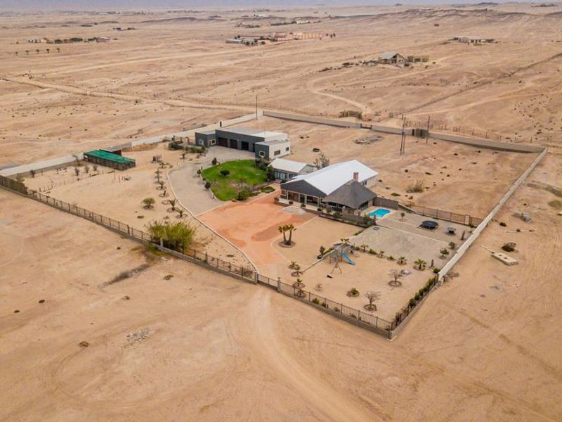 Luxury in Swakopmund River Plots: Expansive 7-Bedroom Oasis!" - Photo 2
