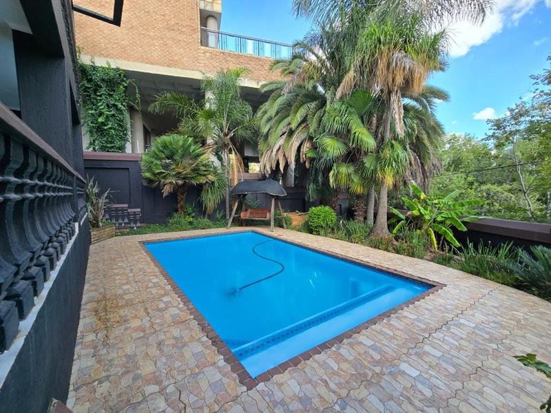 8 Bedroom House for Sale in Bassonia - Photo 1