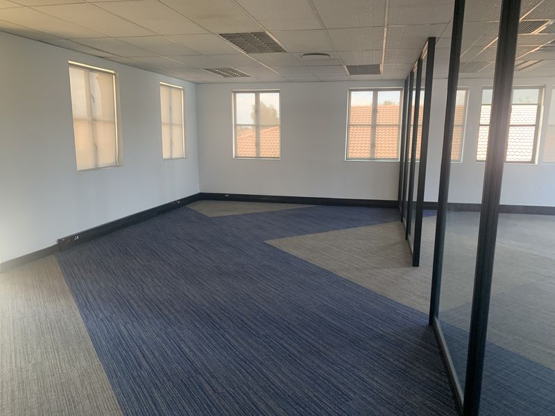 295m2 Rivonia Office To Let - Photo 9