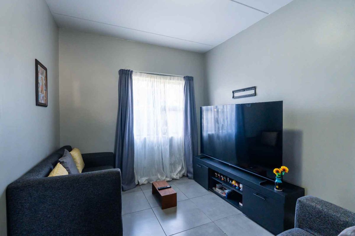 2 Bedroom Apartment / Flat For Sale in Ottery - Photo 3
