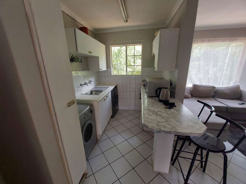 BARGAIN BUY  ! IDEAL FOR SINGLES/ A COUPLE or SMALL FAMILY! 64m2 2 Bedroom Townhouse in Alberton - Photo 10