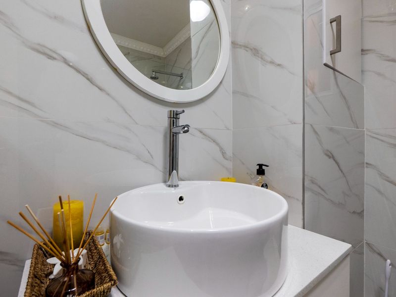 Modern pet friendly simplex - Photo 10