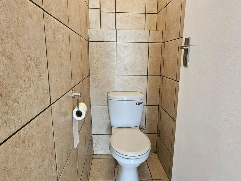 Modern, Spacious & Secure! 1.5 Bed Apartment Near Unisa & Jakaranda Hospital – Priced to Sell! - Photo 8