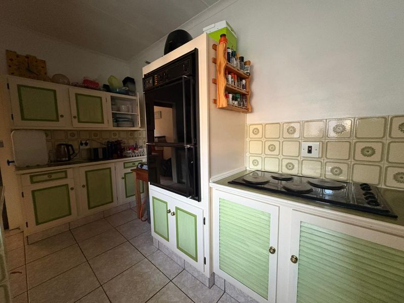 4 Bedroom Family Home with Large Flatlet in Secure Enclosed Area - Photo 9