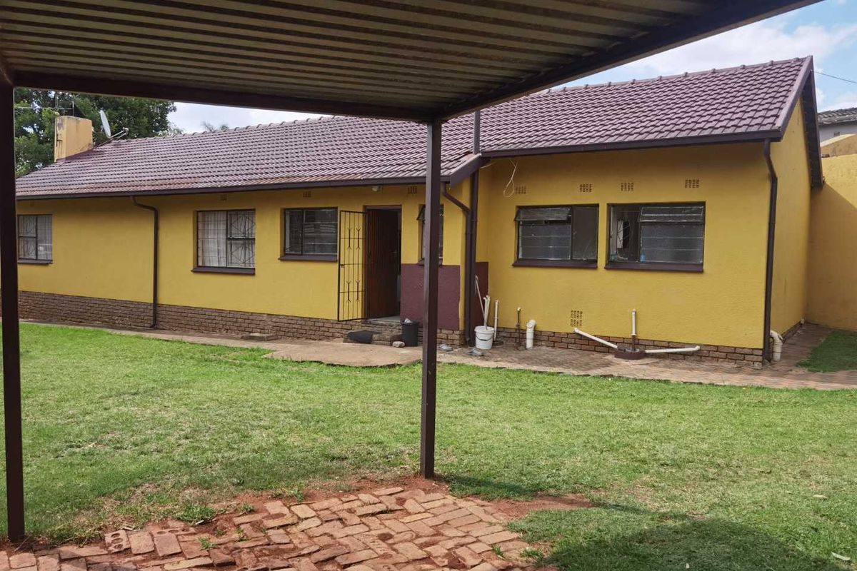 Large family home for sale in an enclosed upper Birchacres - Photo 3