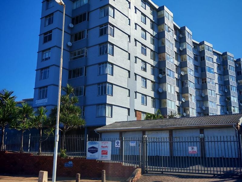 Secure Lock Up and Go with Panoramic Sea Views ALL OFFERS FROM R950 000.00 EXCLUDING FURNITURE WILL BE PRESENTED.... - Photo 3