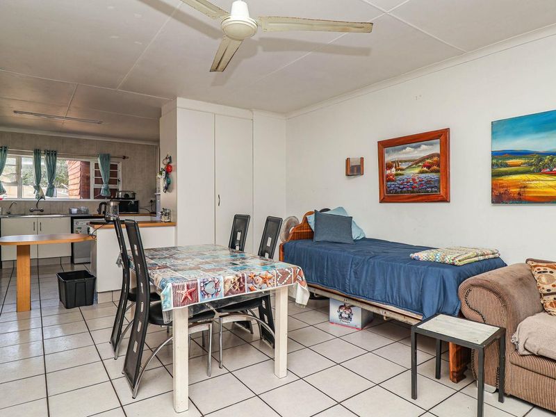 Charming Riverside Retreat with Versatile Living Options - Photo 9