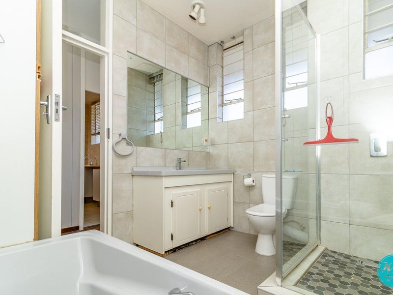 Sunny, Spacious & Perfectly Positioned! - Photo 10
