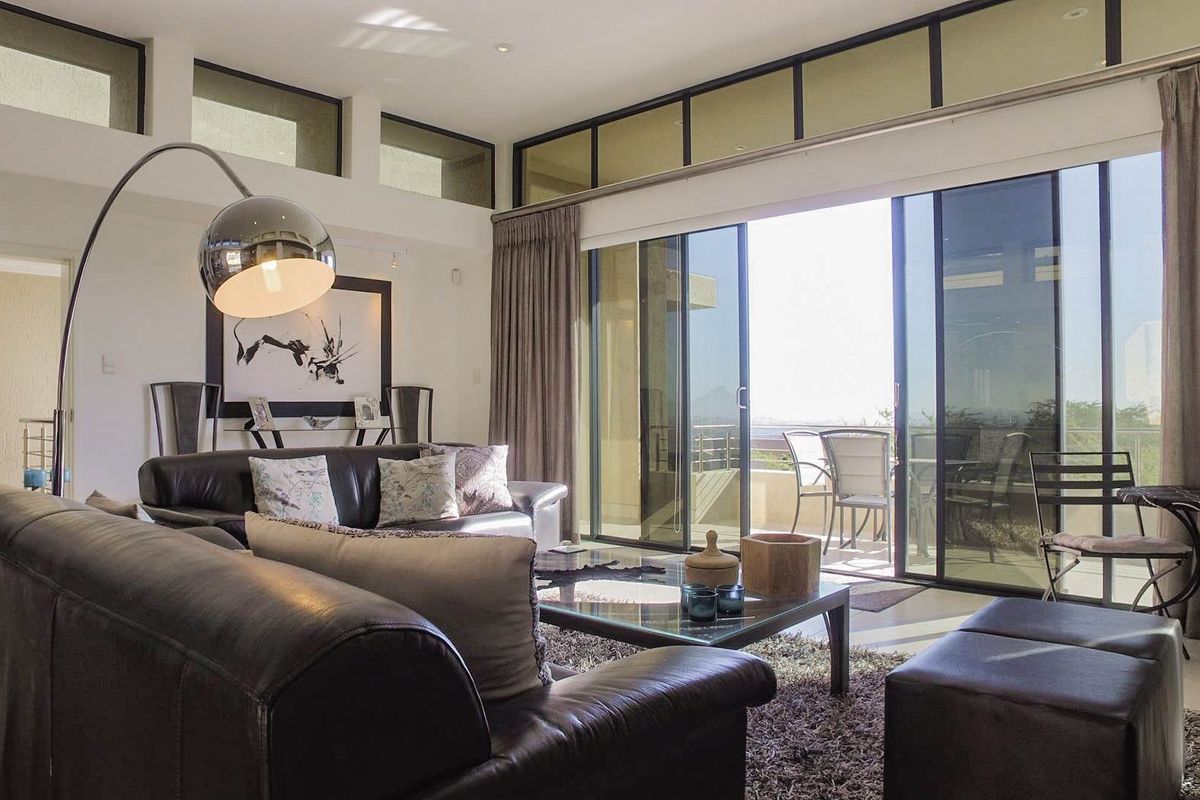 Beautiful family home with flatlet in Baronetcy Estate, Plattekloof. - Photo 3