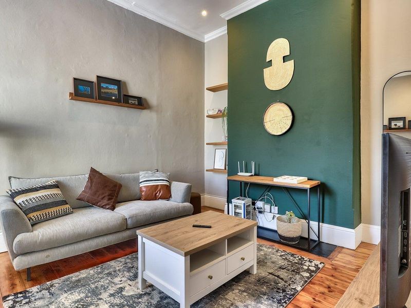 Fully Furnished City Centre Apartment (1 Year rental) - Photo 5