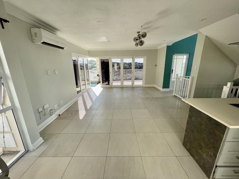 Hendra - Stylish Renovated Duplex in Secure Ilala Ridge Estate | Splash Pool, Study & Triple Garage - Photo 3