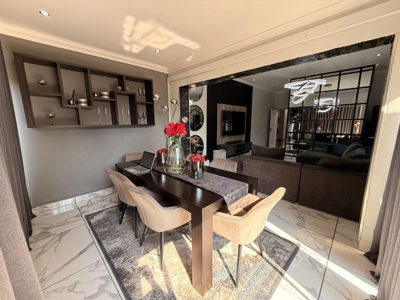 Contemporary 3-Bedroom Duplex with Double Garage in a Secure Estate - Photo 10