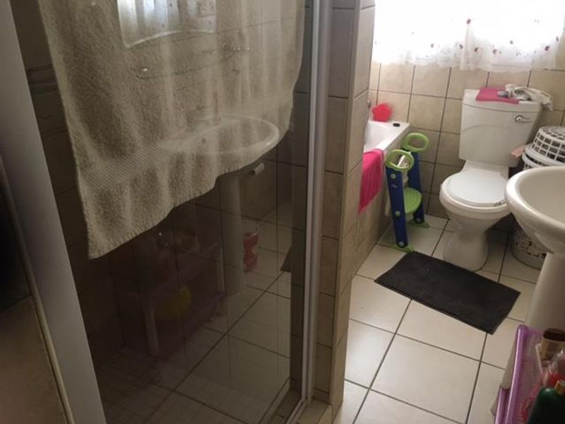 CORNER UNIT!! SOUGHT-AFTER COMPLEX CLOSE TO ALL AMENITIES AND THE INTERNATIONAL SCHOOL!! - Photo 8