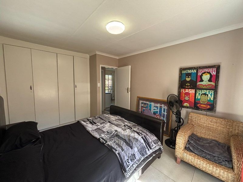 Priced to sell - two bedroom townhouse in Erasmuskloof - Photo 9
