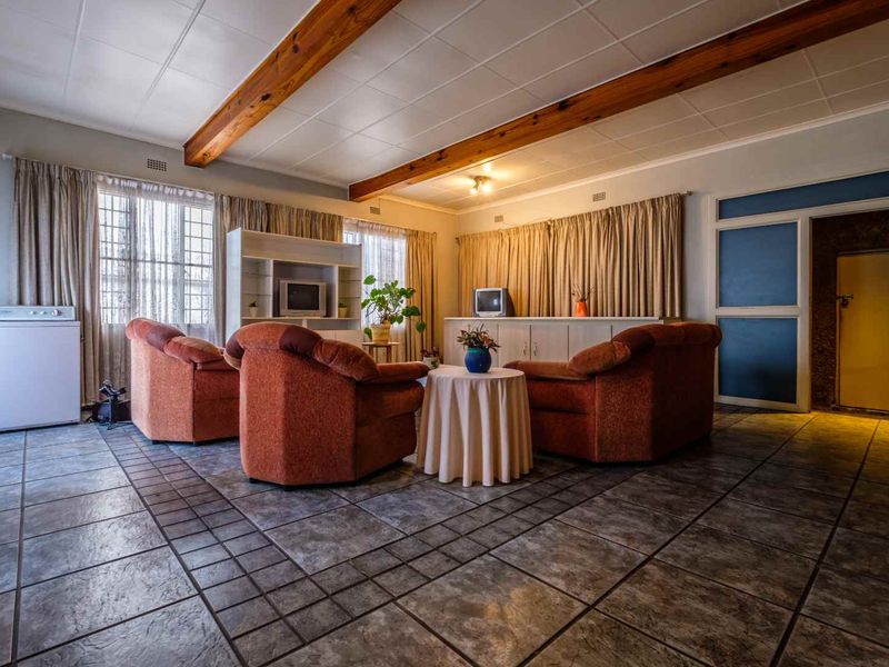 Rental investment property - 13 room compound for sale in Rosettenville - Photo 6