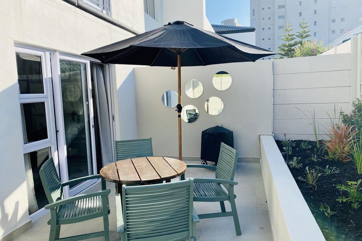 Coastal Chic Garden Apartment – 1 Road from the Beach - Photo 3