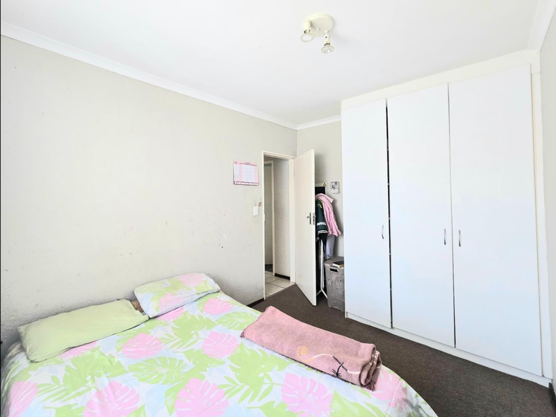 Beautiful Apartment situated in secure complex - Photo 10