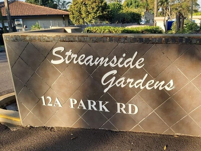 SENSATIONAL 3 BEDROOM TOWNHOUSE! - Photo 1