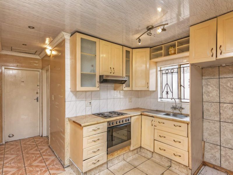 Charming Family Home for Sale in Kagiso Ext 8 - Photo 4