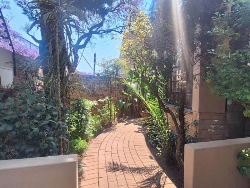 Excellent Multi-let Opportunity, with potential for medical practice - Photo 9